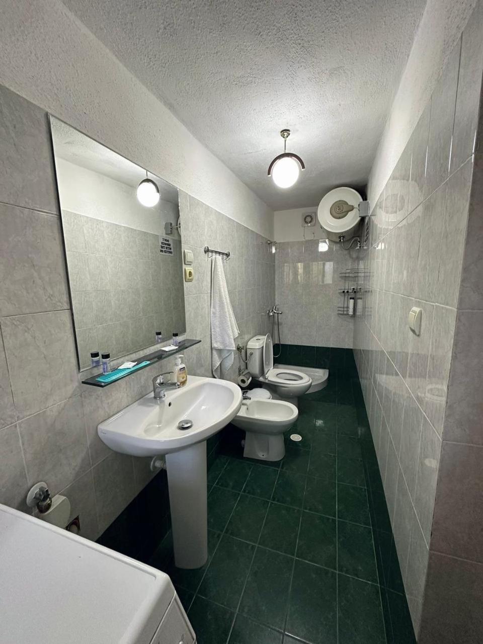 Geri Guesthouse Gjirokaster Ngoại thất bức ảnh