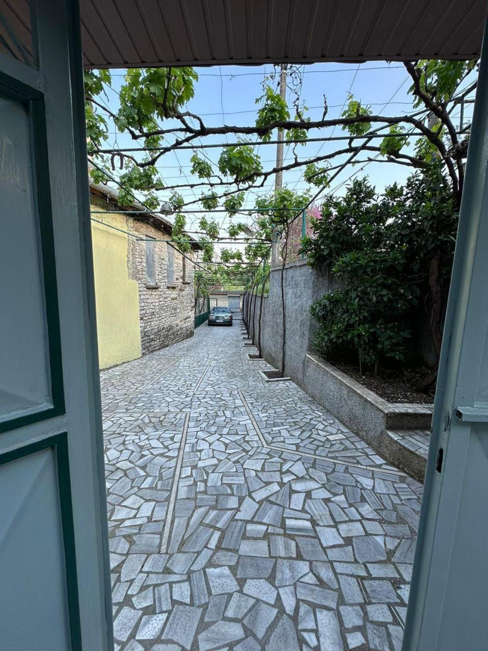 Geri Guesthouse Gjirokaster Ngoại thất bức ảnh